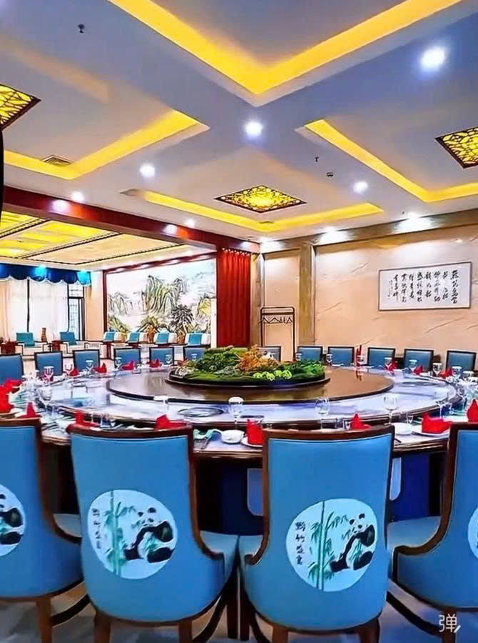 BÀN TRÒN MÂM XOAY ĐIỆN3