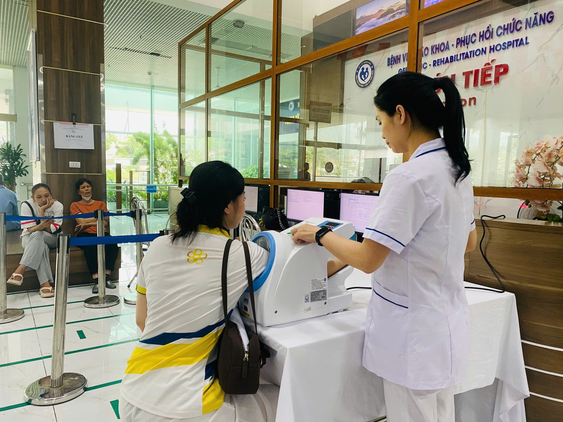 Thăm khám sức khoẻ công nhân viên2