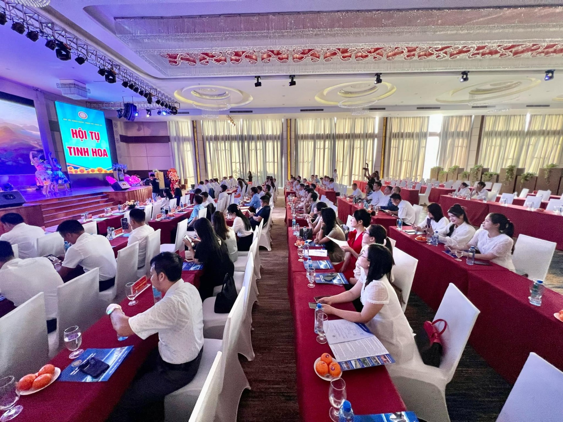 Toàn cảnh hội nghị