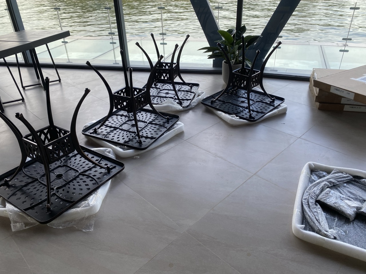 ban ghe nhom duc tai ha long