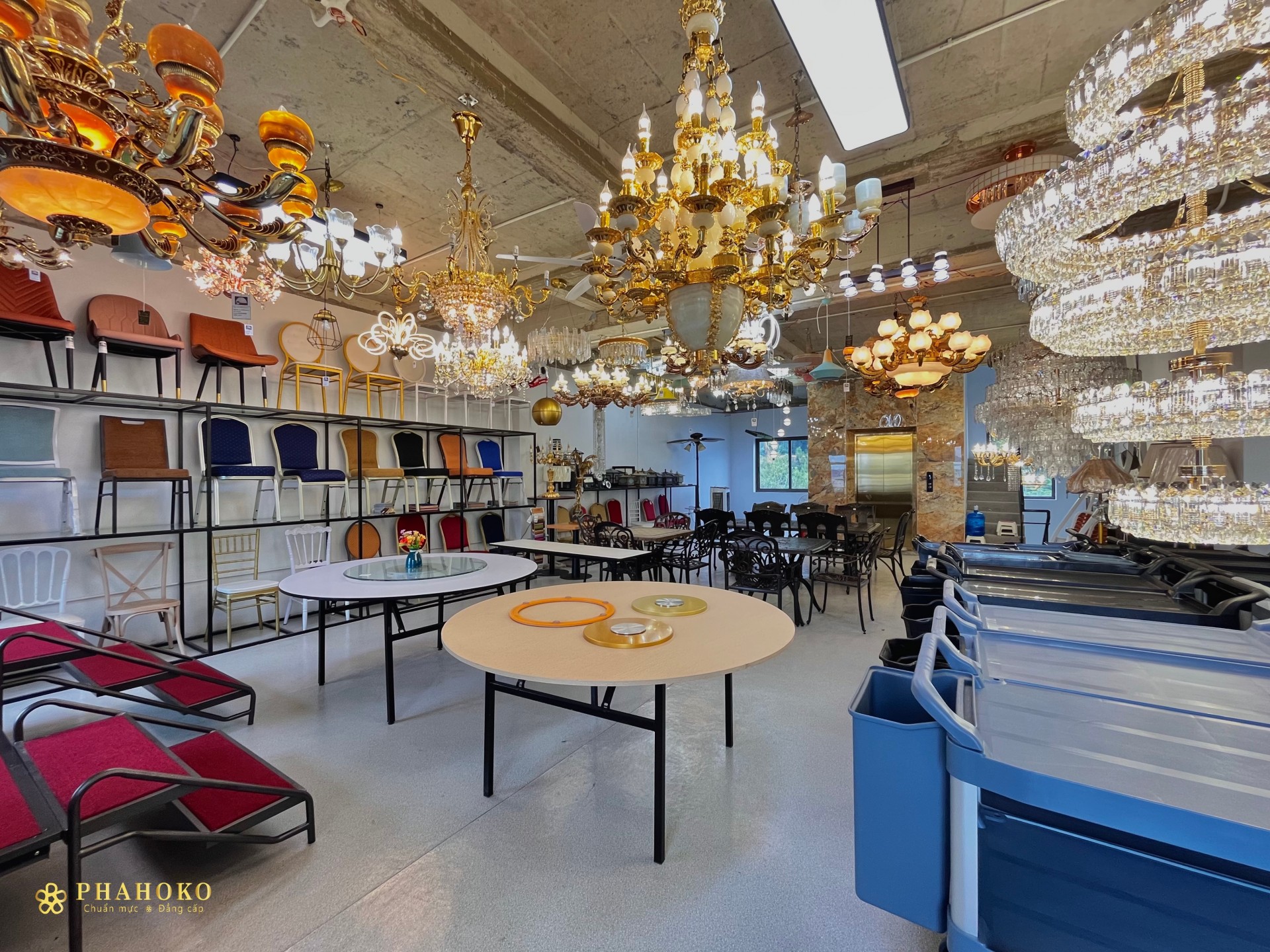 showroom phahoko tang 1 3