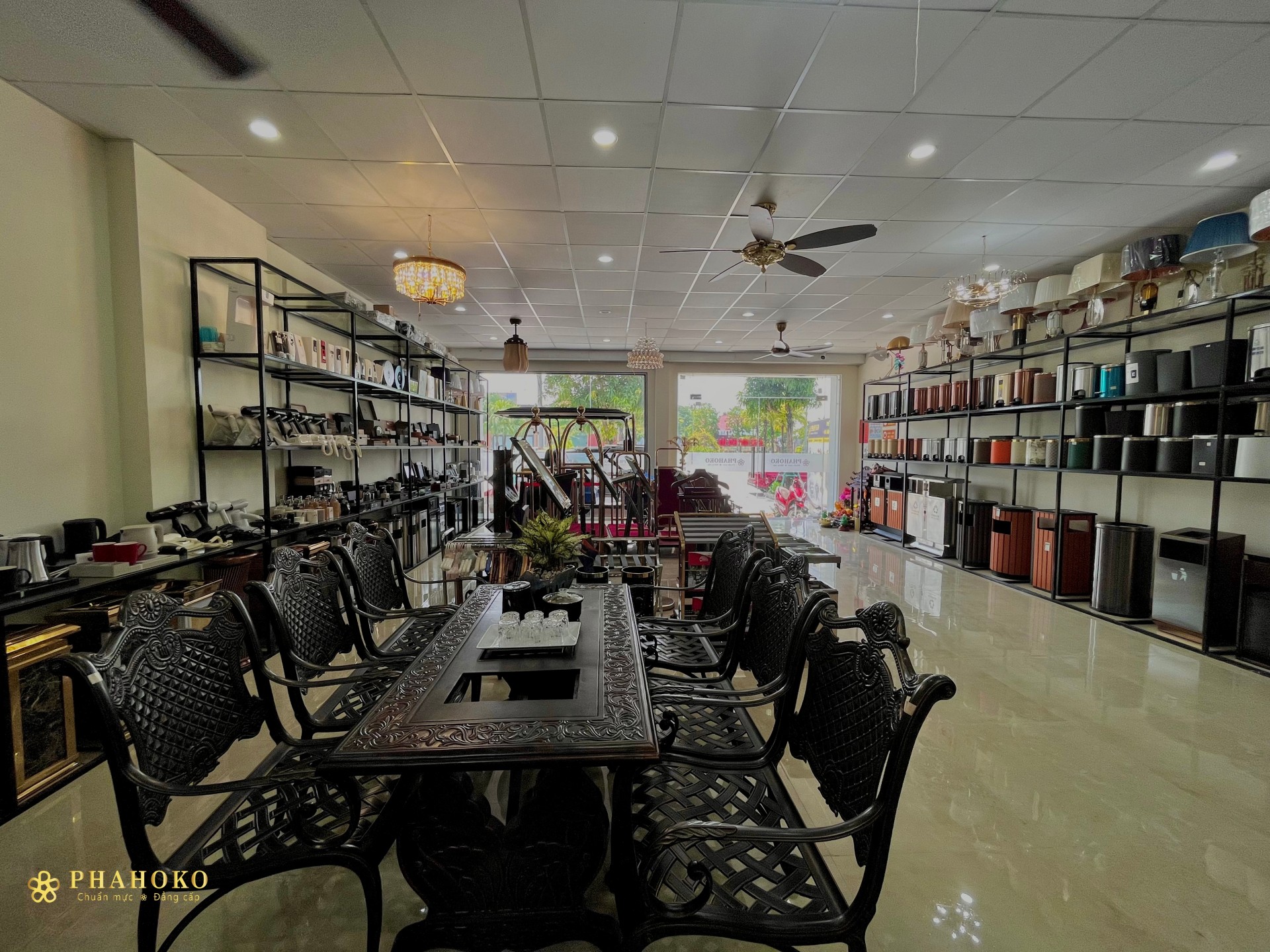 showroom phahoko tang 1 4