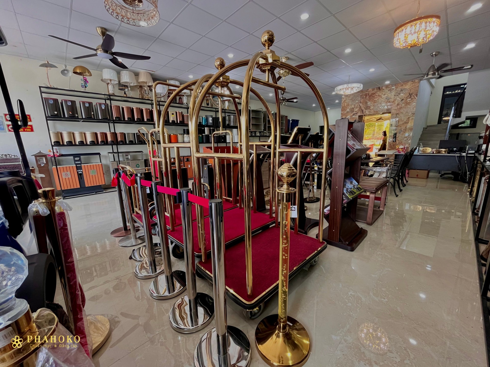 showroom phahoko tang 1 8