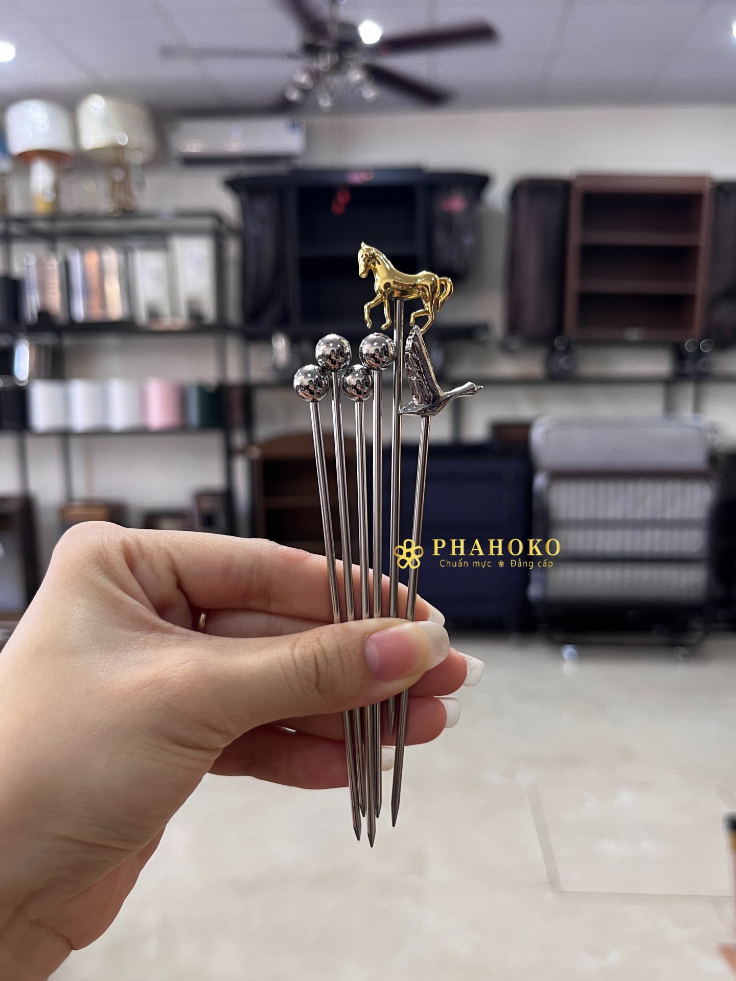 đồ xiên trang trí quầy bar