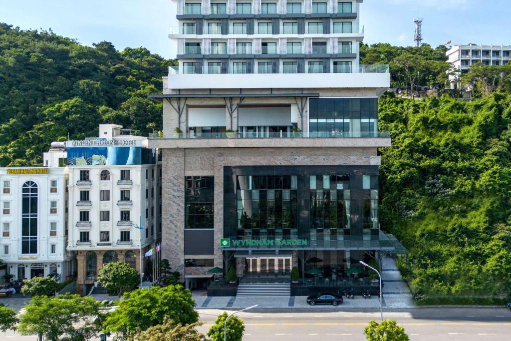 khach san wyndham garden ha long