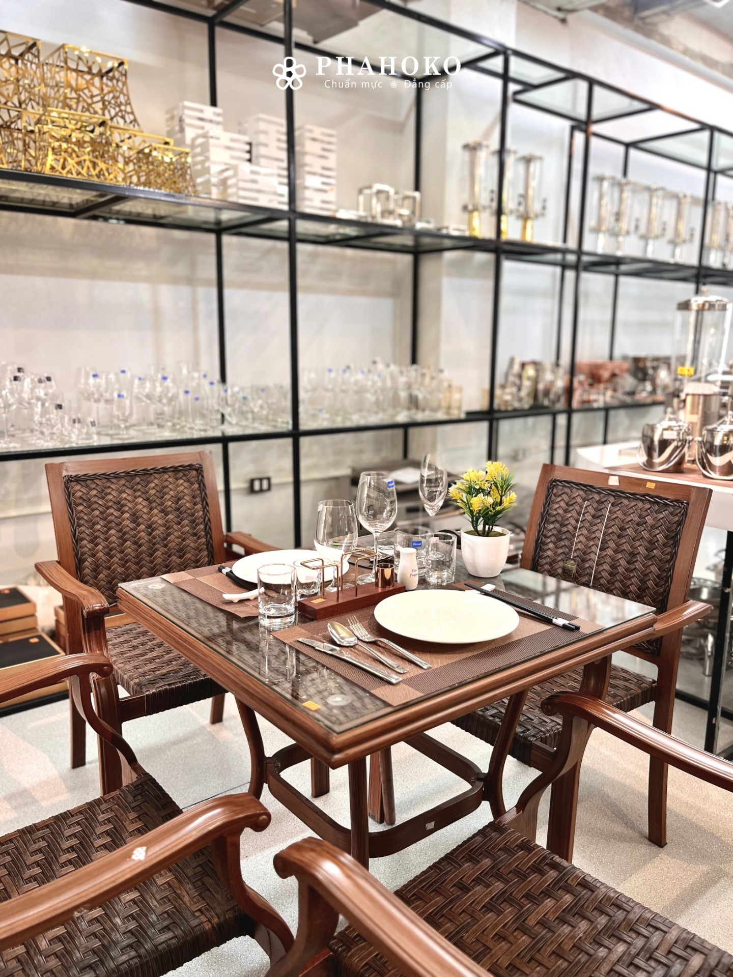 setup bàn tiệc