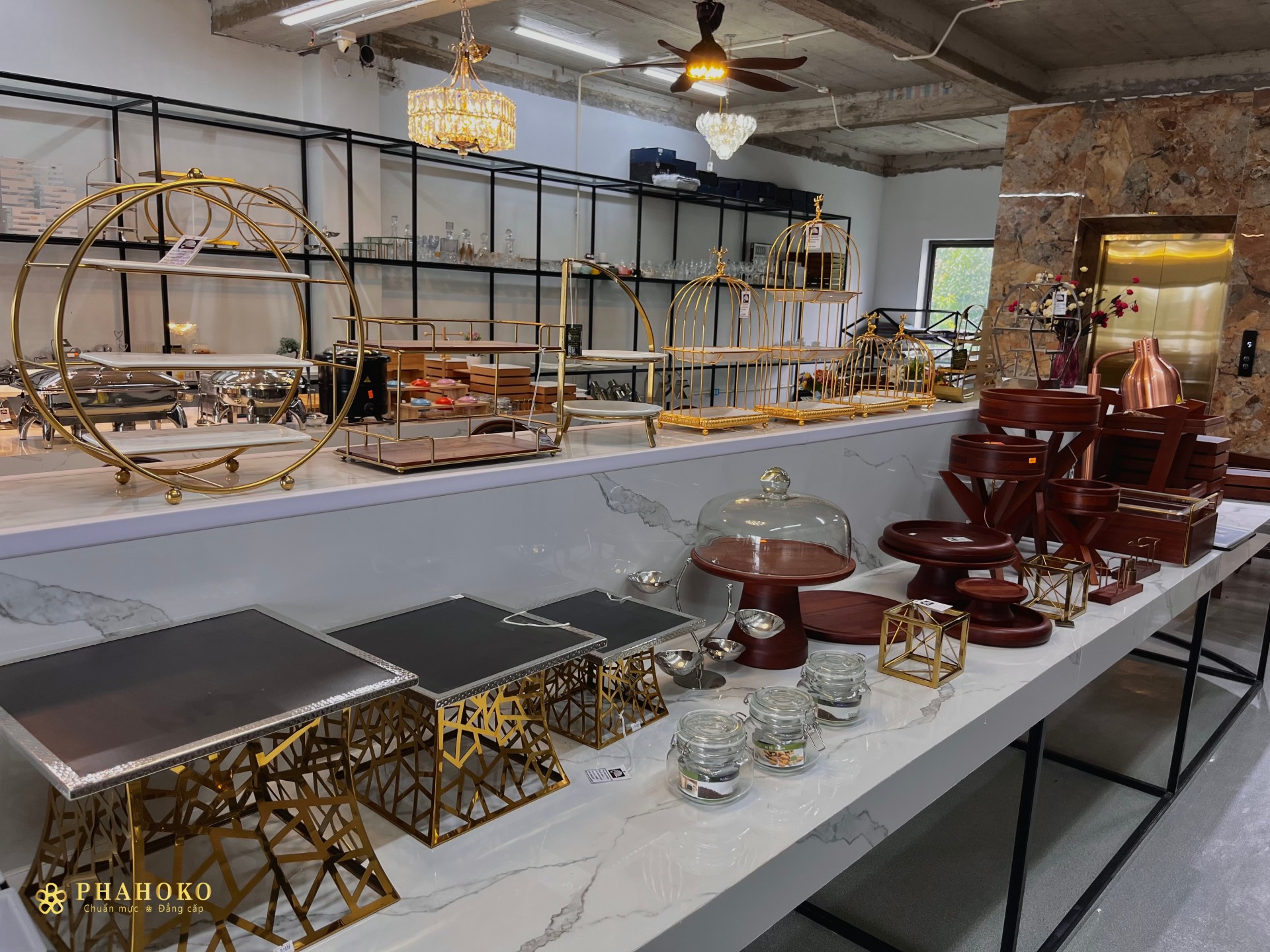 showroom phahoko tang 2
