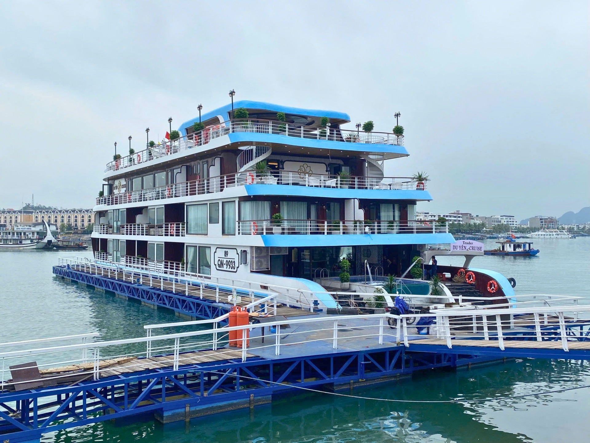 Phahoko x Du Thuyền Du Yên Cruise: Thiết Bị Khách Sạn, Buffet, Buồng Phòng Cao Cấp
